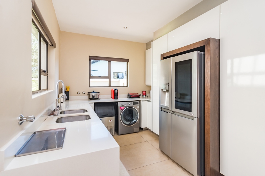 5 Bedroom Property for Sale in Hartebeesfontien AH North West